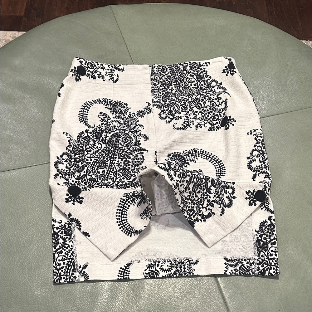 LOFT Black and White Paisley Pencil Skirt - Picture 6 of 6
